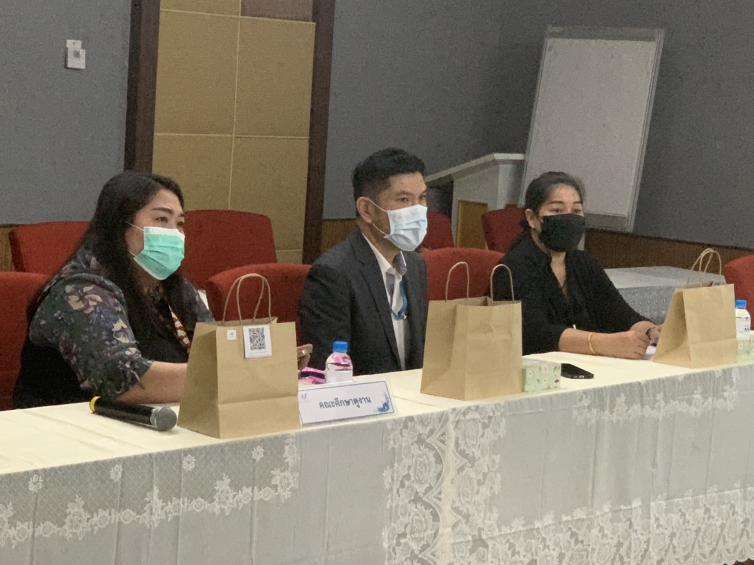 คณะเจ้าหน้าที่กรมการท่องเที่ยวเข้าศึกษาดูงานศูนย์ข้อมูลข่าวสารของราชการ ในสำนักงานสถิติแห่งชาติ​