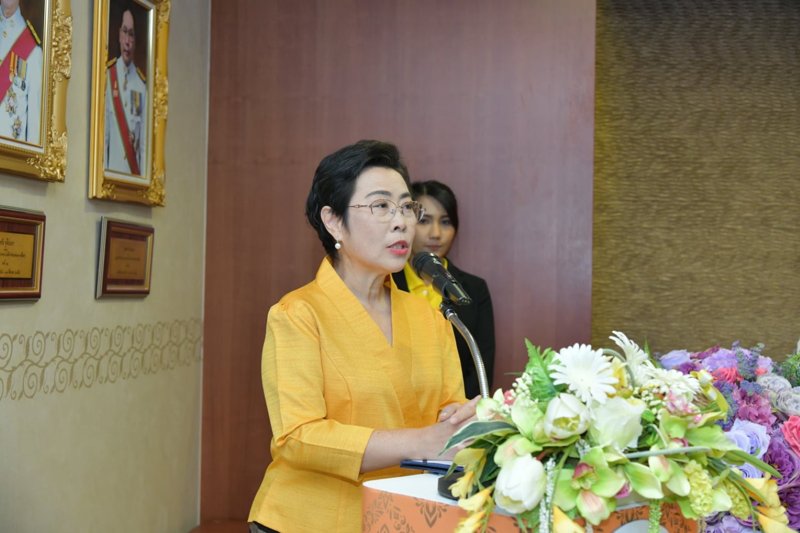 พิธีมอบเกียรติบัตรและเข็มเชิดชูเกียรติ แก่ข้าราชการพลเรือนดีเด่น ประจำปี ๒๕๖๒