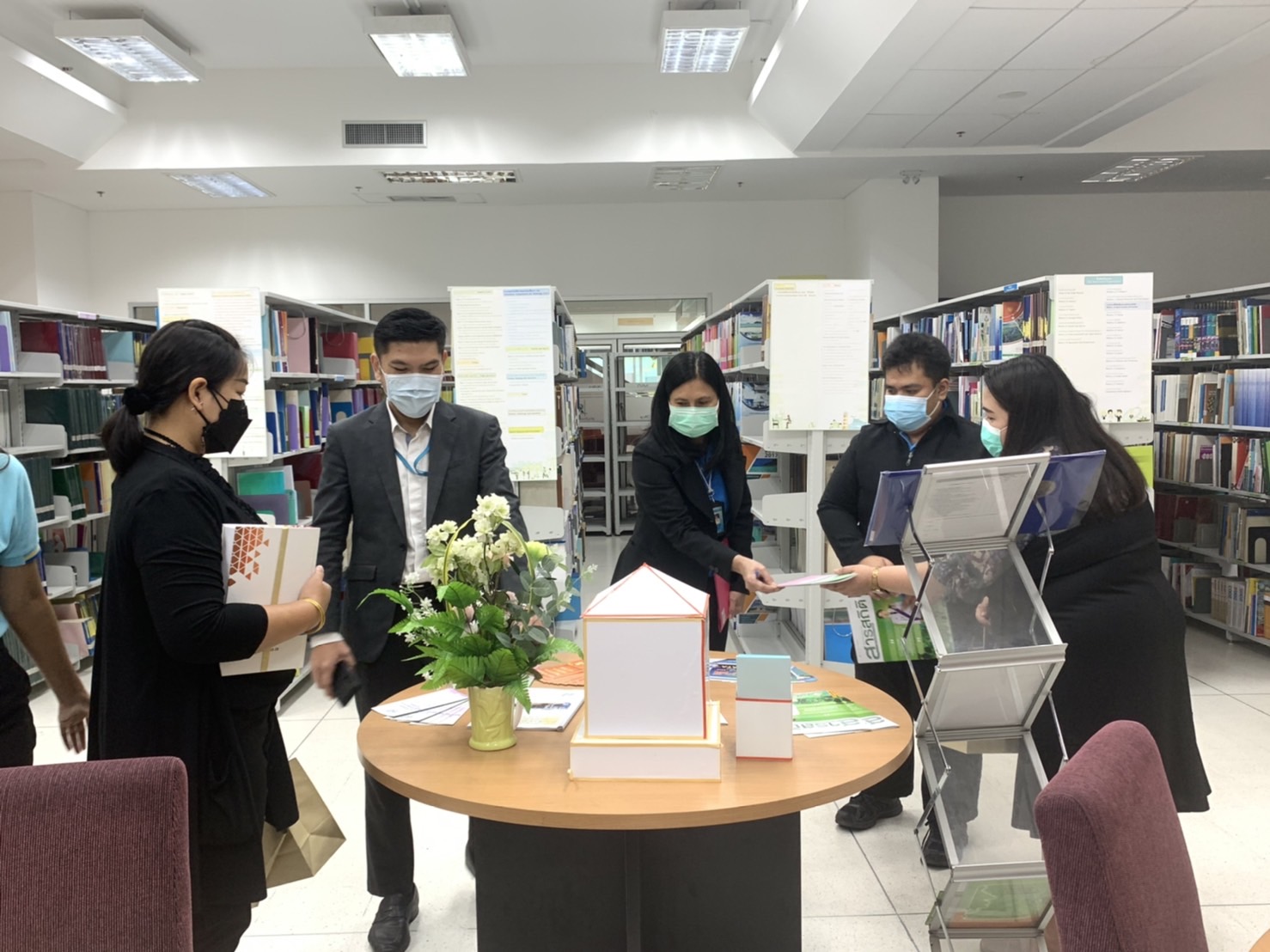 คณะเจ้าหน้าที่กรมการท่องเที่ยวเข้าศึกษาดูงานศูนย์ข้อมูลข่าวสารของราชการ ในสำนักงานสถิติแห่งชาติ​