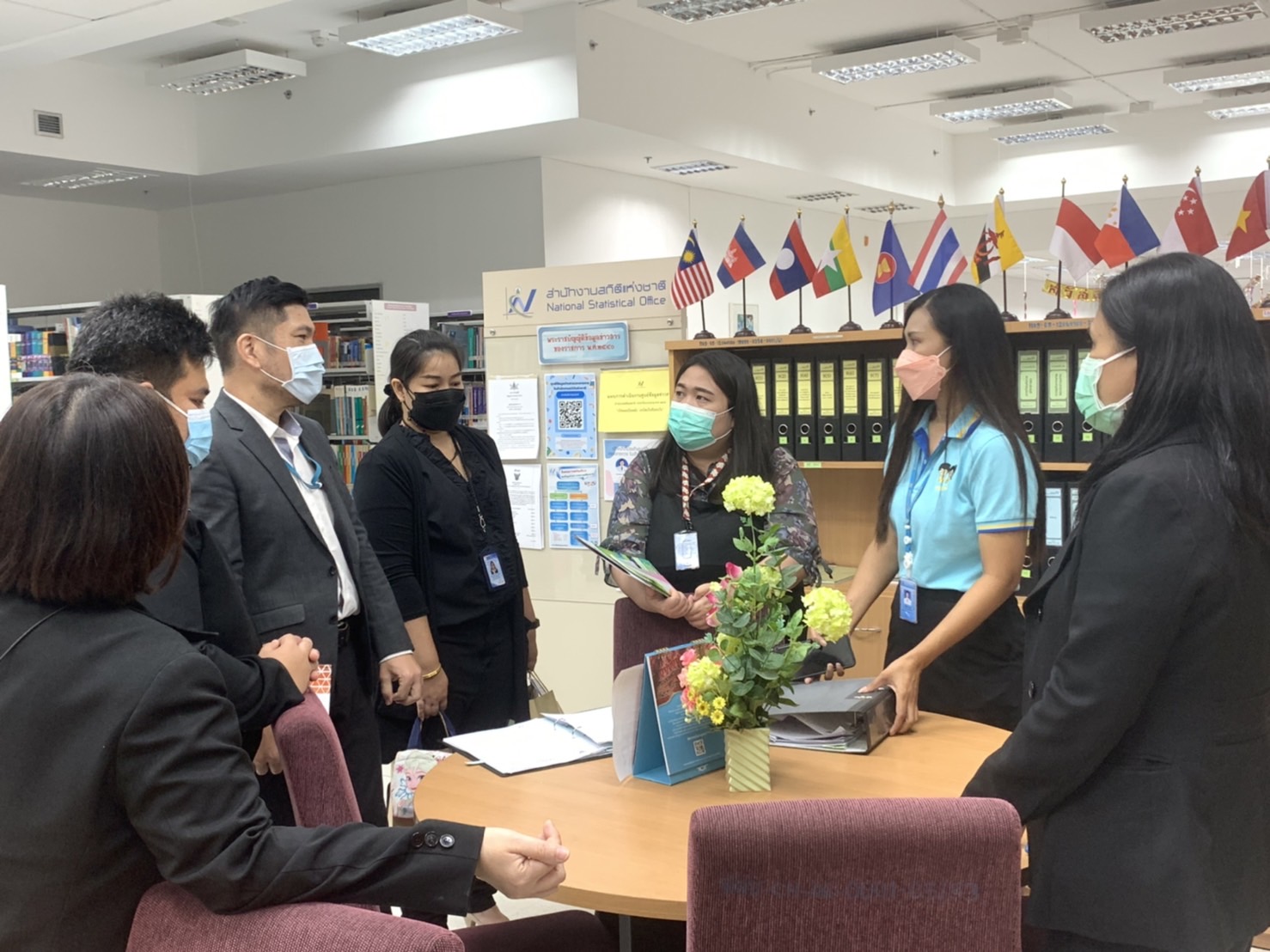 คณะเจ้าหน้าที่กรมการท่องเที่ยวเข้าศึกษาดูงานศูนย์ข้อมูลข่าวสารของราชการ ในสำนักงานสถิติแห่งชาติ​