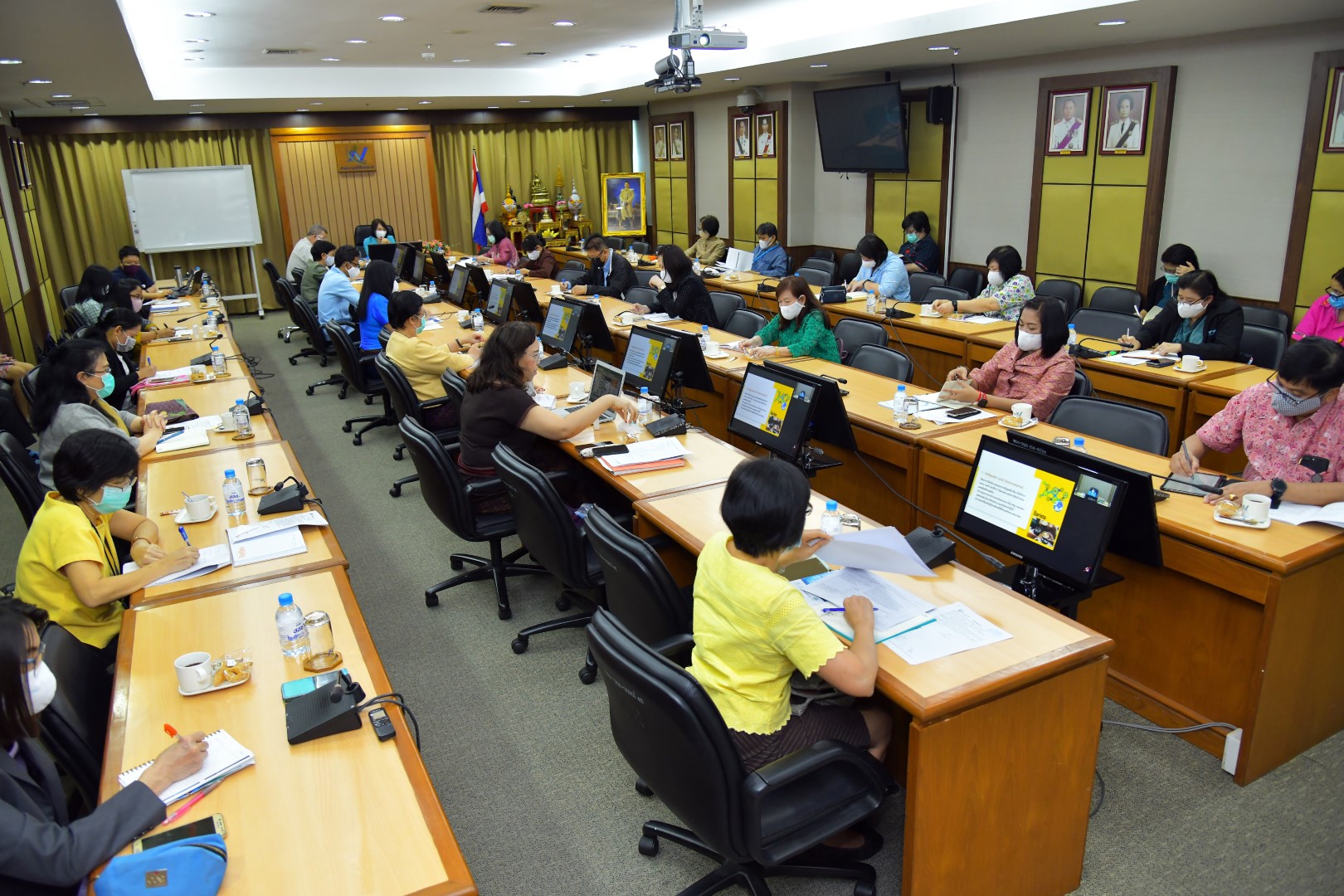 ประชุมมอบนโยบายการทำงาน
