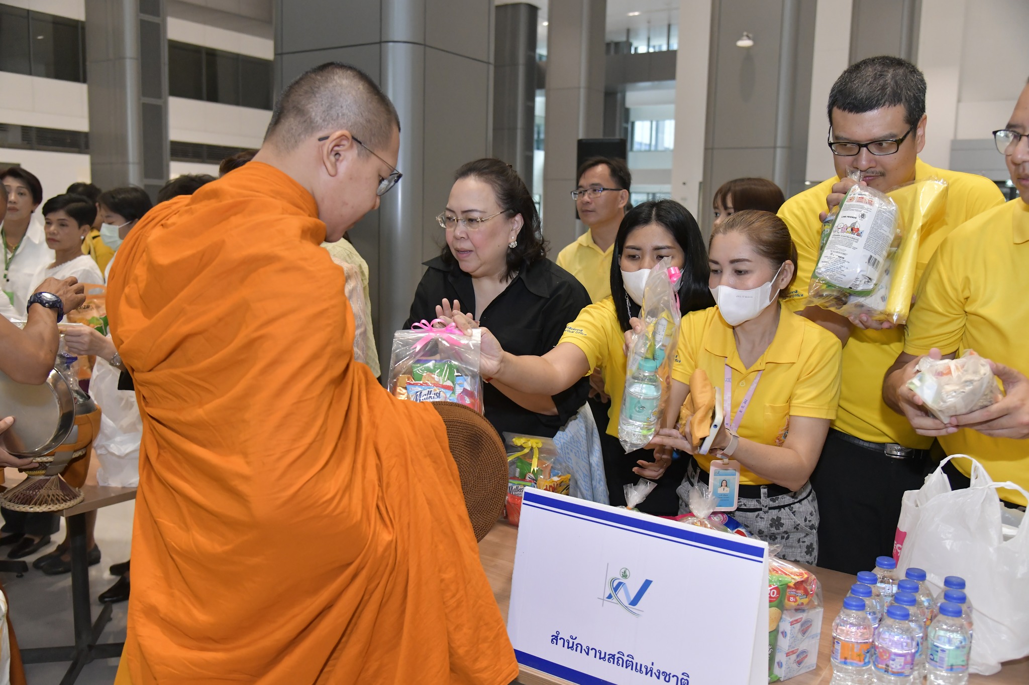 ตักบาตร