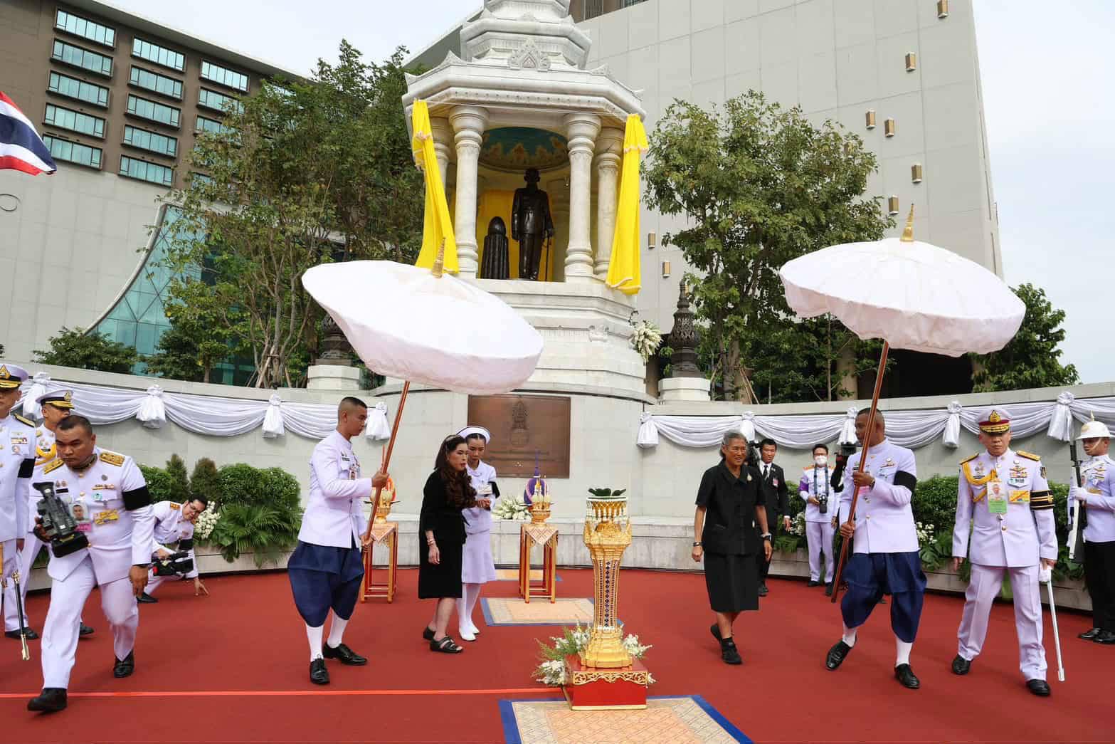 เข้าเฝ้า