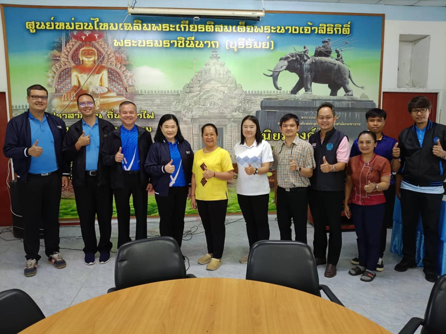 ศึกษารูปแบบการปลูกหม่อนเลี้ยงไหม