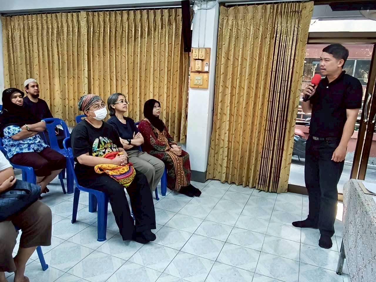 ชุมชนแผ่นดินทอง