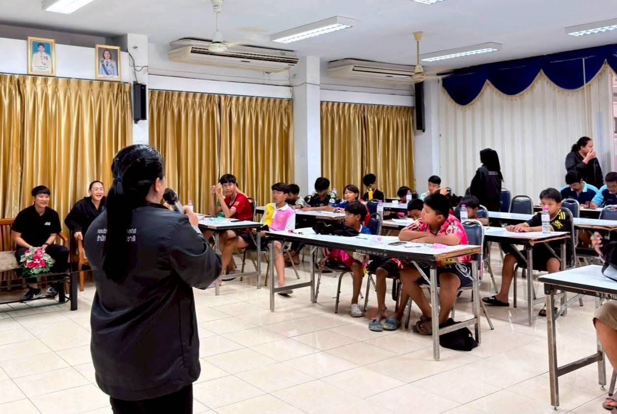 ชุมชนแผ่นดินทอง