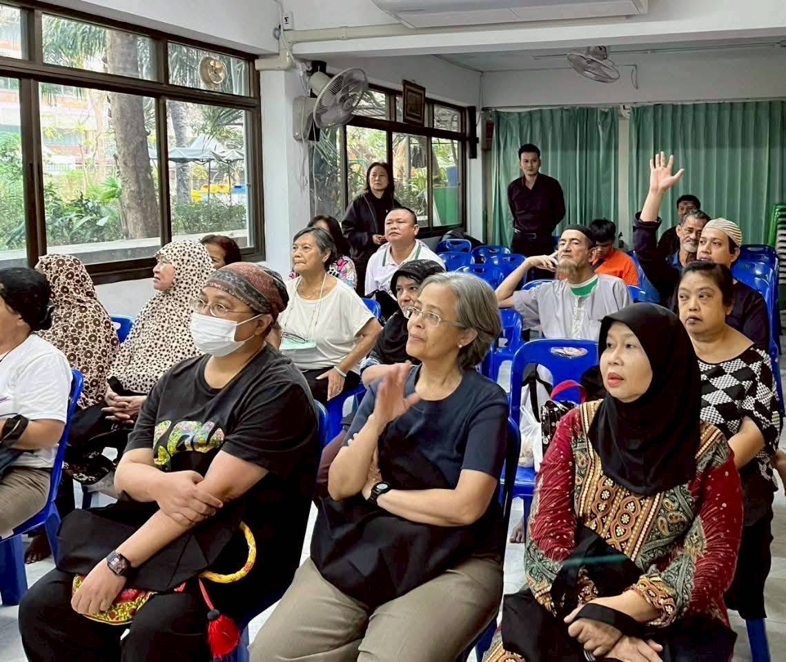 ชุมชนแผ่นดินทอง