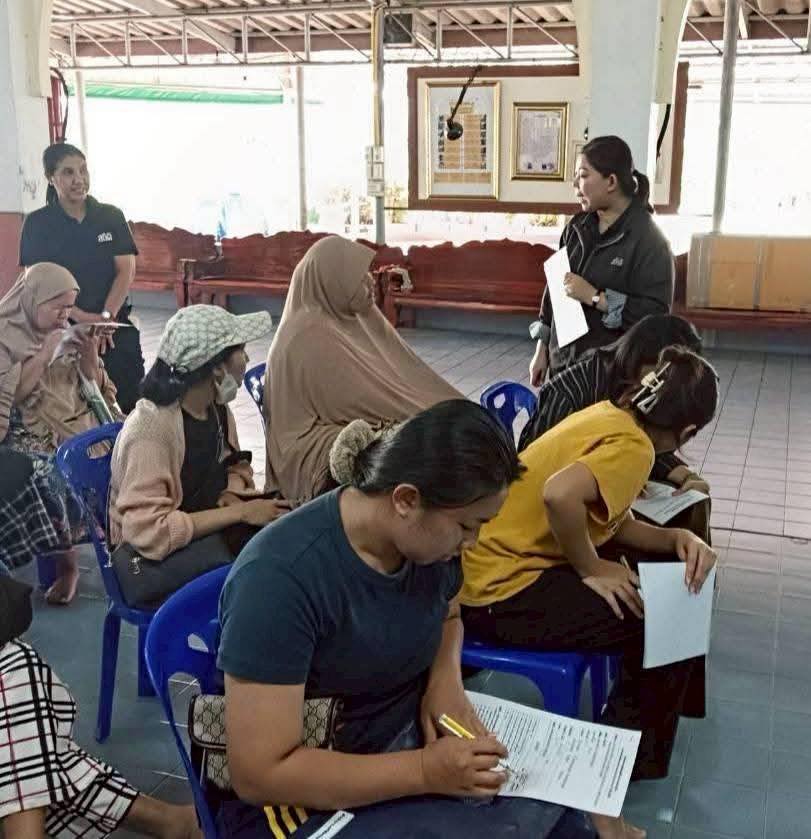 ชุมชนแผ่นดินทอง