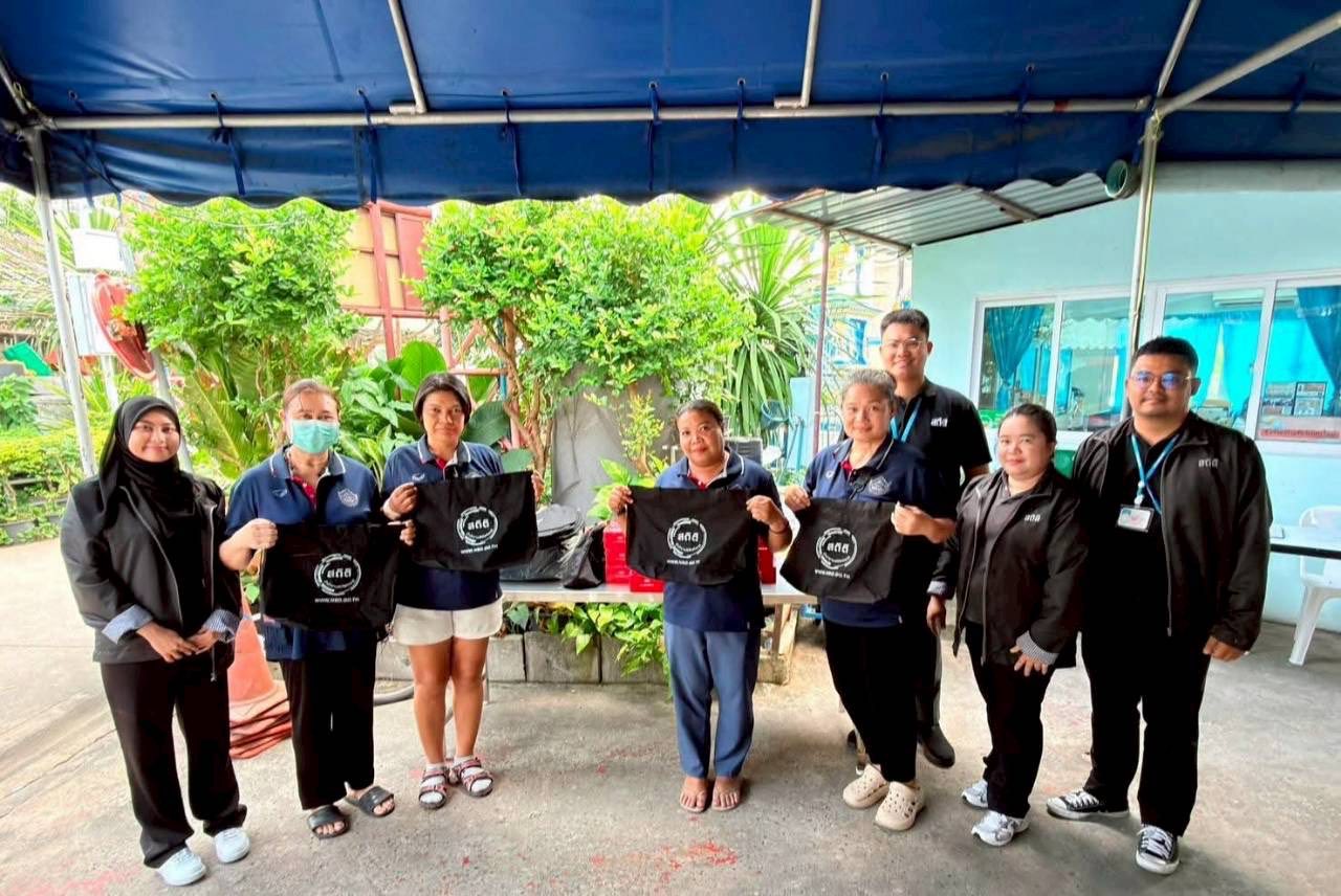 ชุมชนแผ่นดินทอง