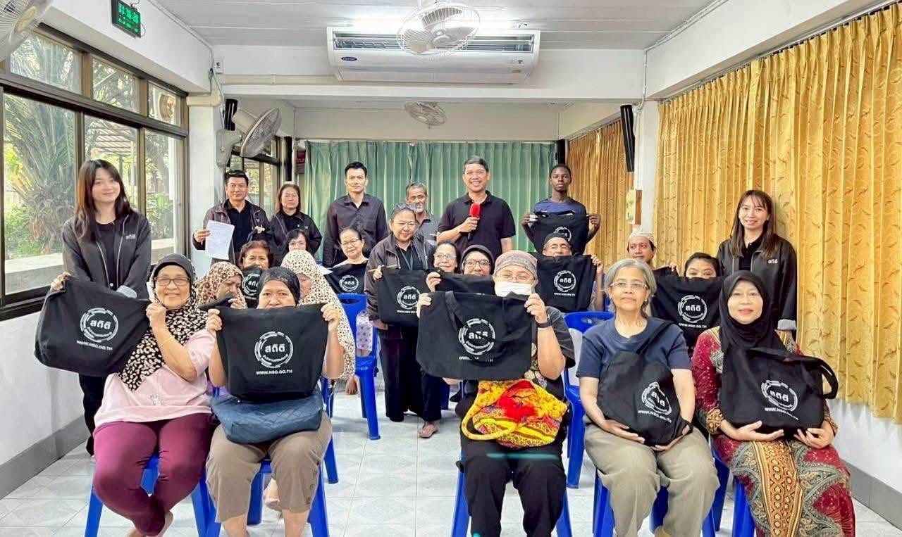 ชุมชนแผ่นดินทอง