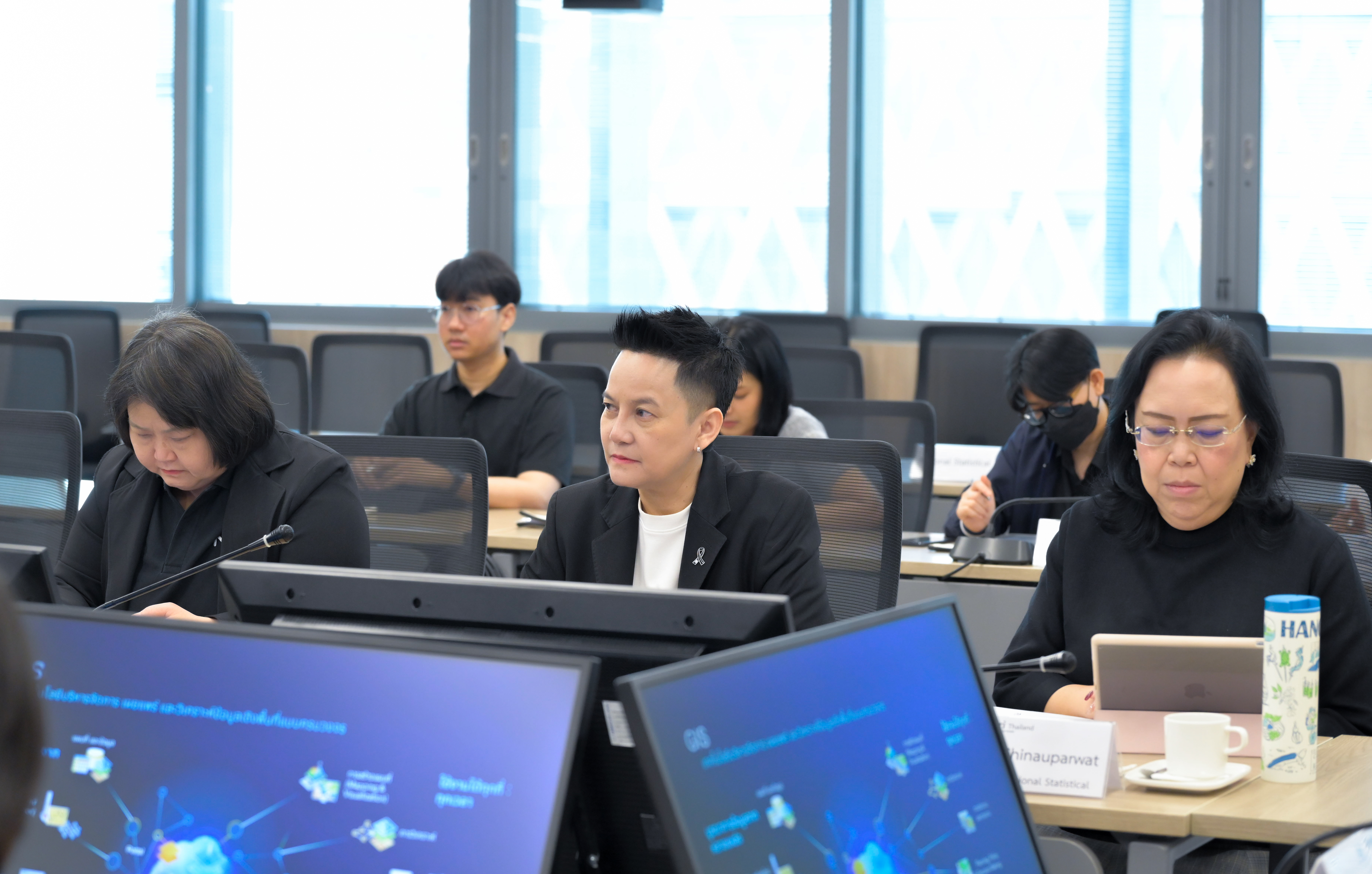 ประชุมหารือการประยุกต์ใช้เทคโนโลยี GIS สำหรับการขับเคลื่อนงานการจัดทำสำมะโนและสำรวจตัวอย่างของสำนักงานสถิติแห่งชาติ กับ บริษัทอีเอสอาร์ไอ (ประเทศไทย) จำกัด