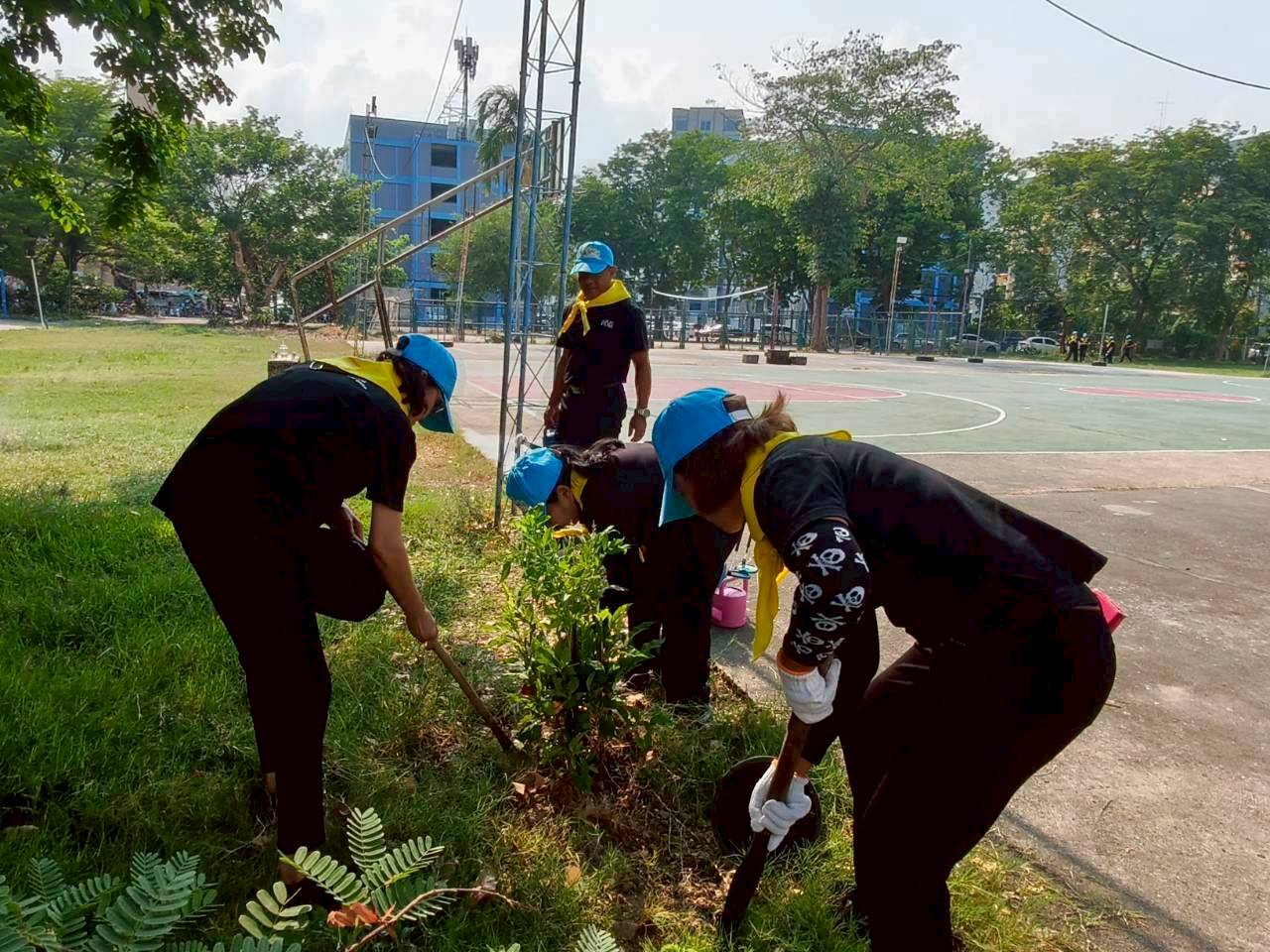จิตอาสาปรับภูมิทัศน์
