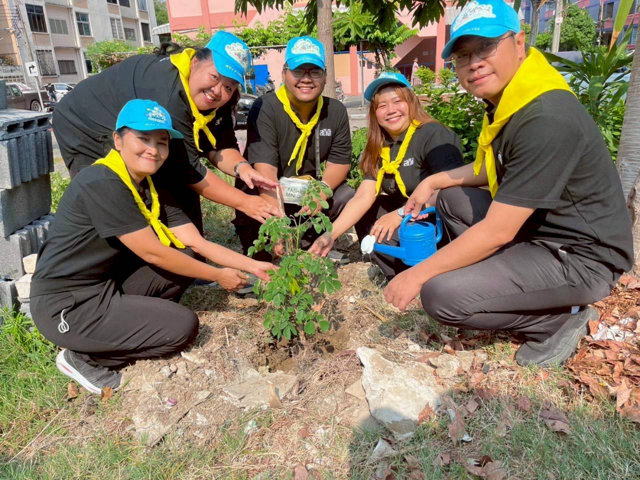 จิตอาสาปรับภูมิทัศน์