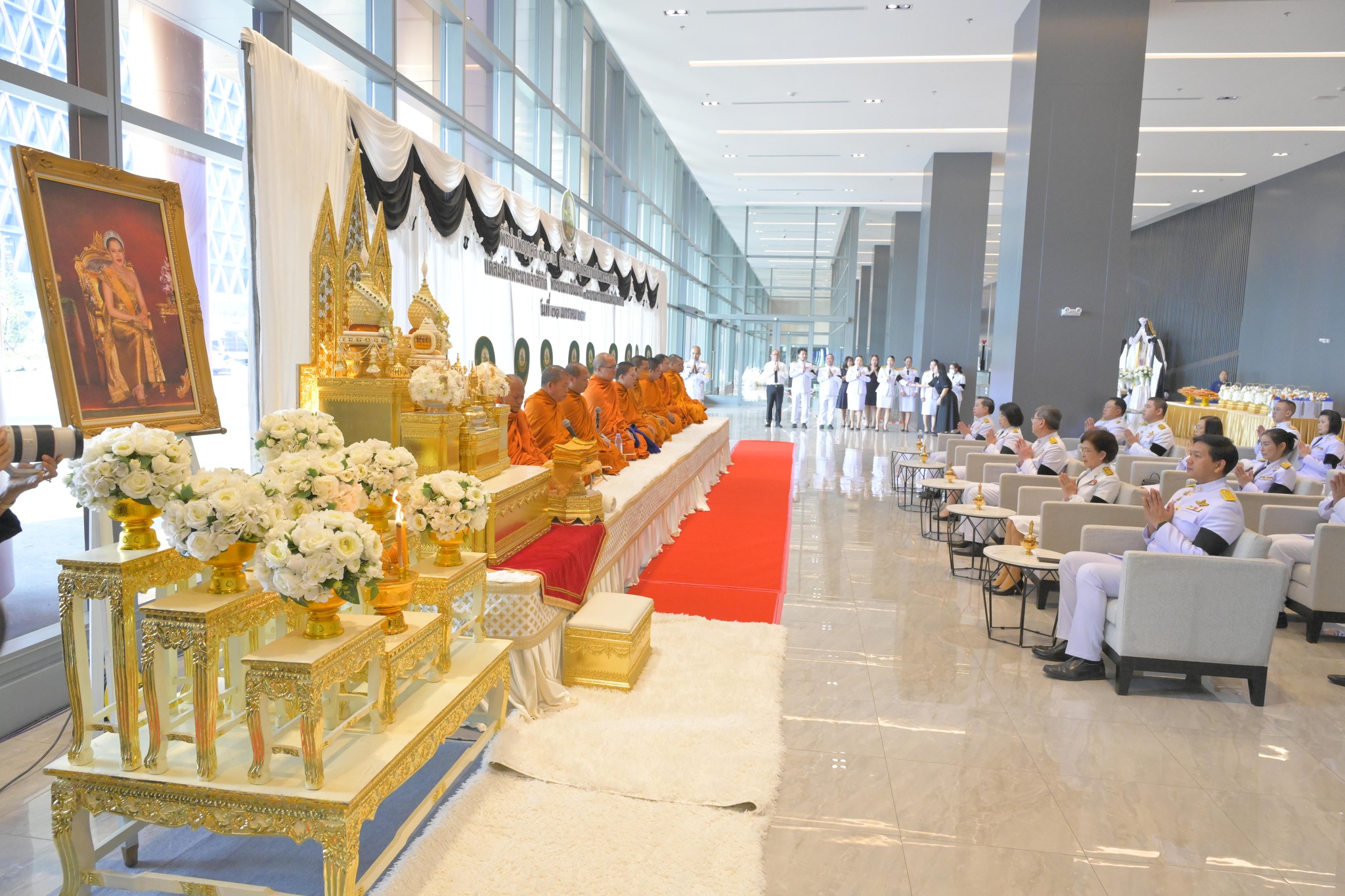 ร่วมพิธีบำเพ็ญกุศล