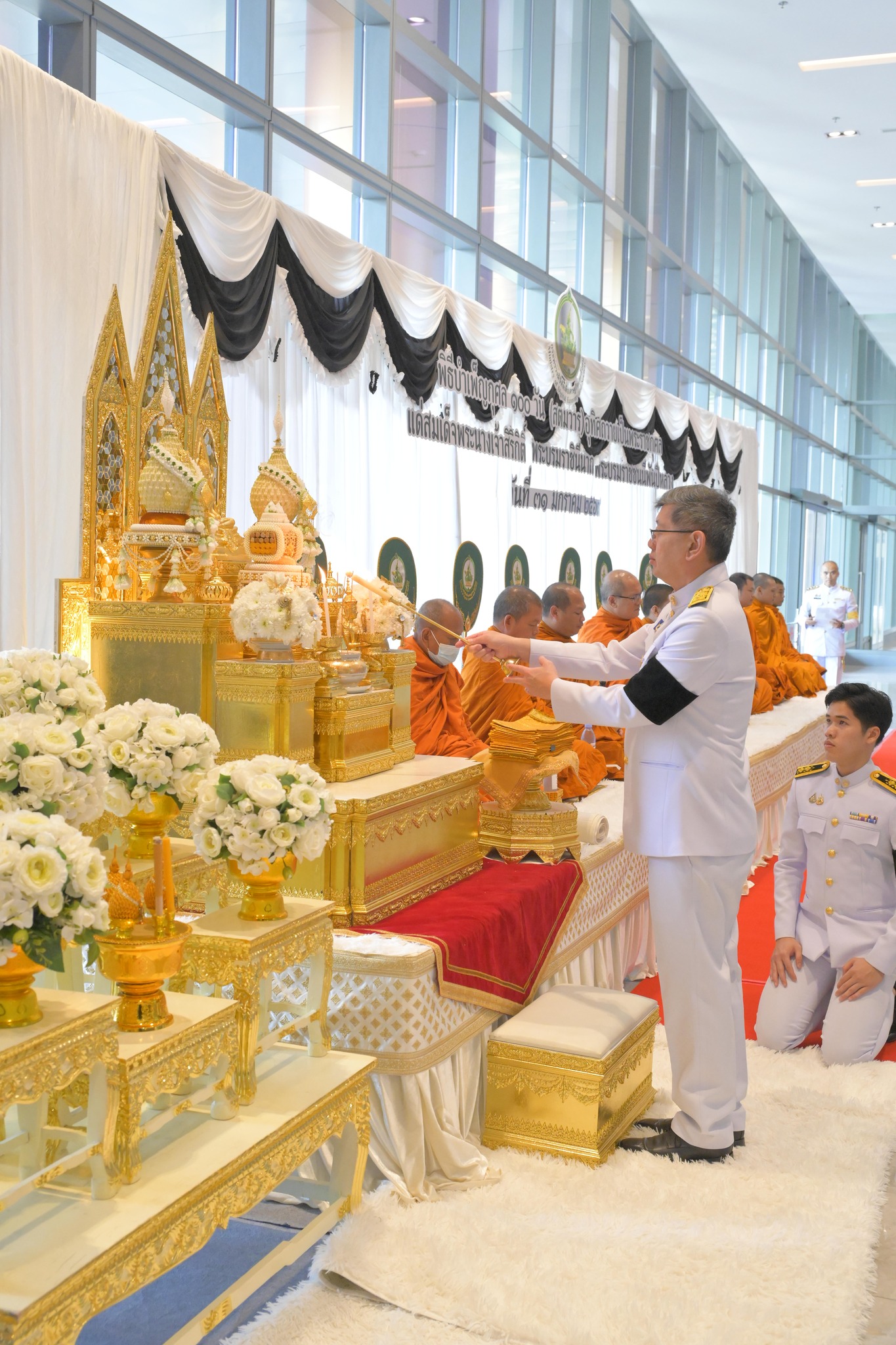 ร่วมพิธีบำเพ็ญกุศล