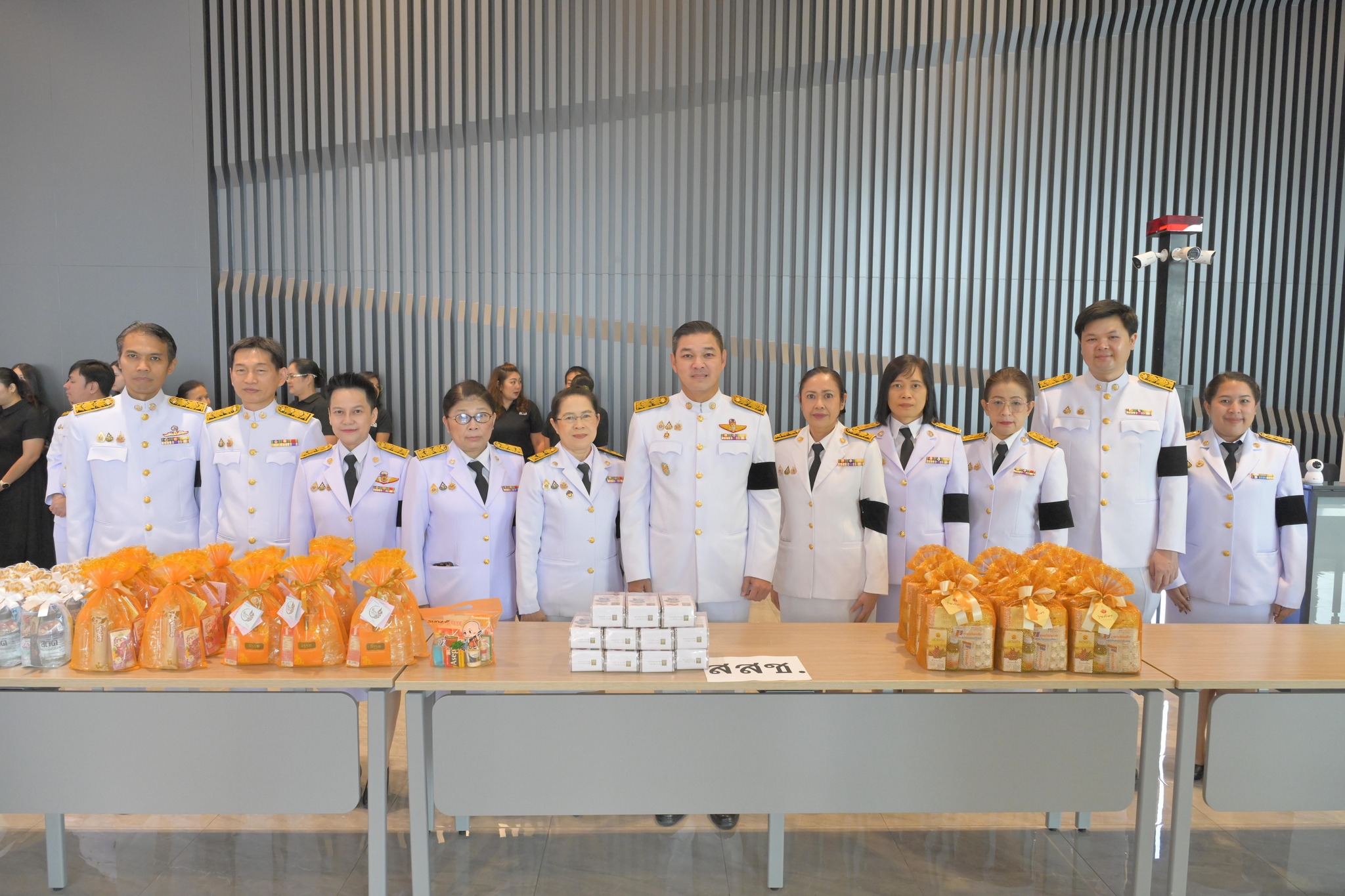 ร่วมพิธีบำเพ็ญกุศล