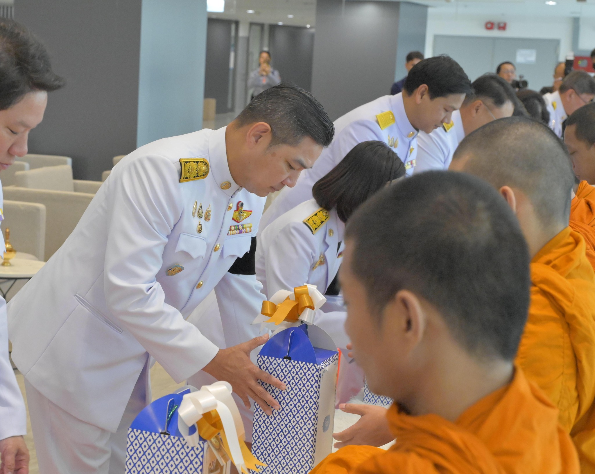 ร่วมพิธีบำเพ็ญกุศล