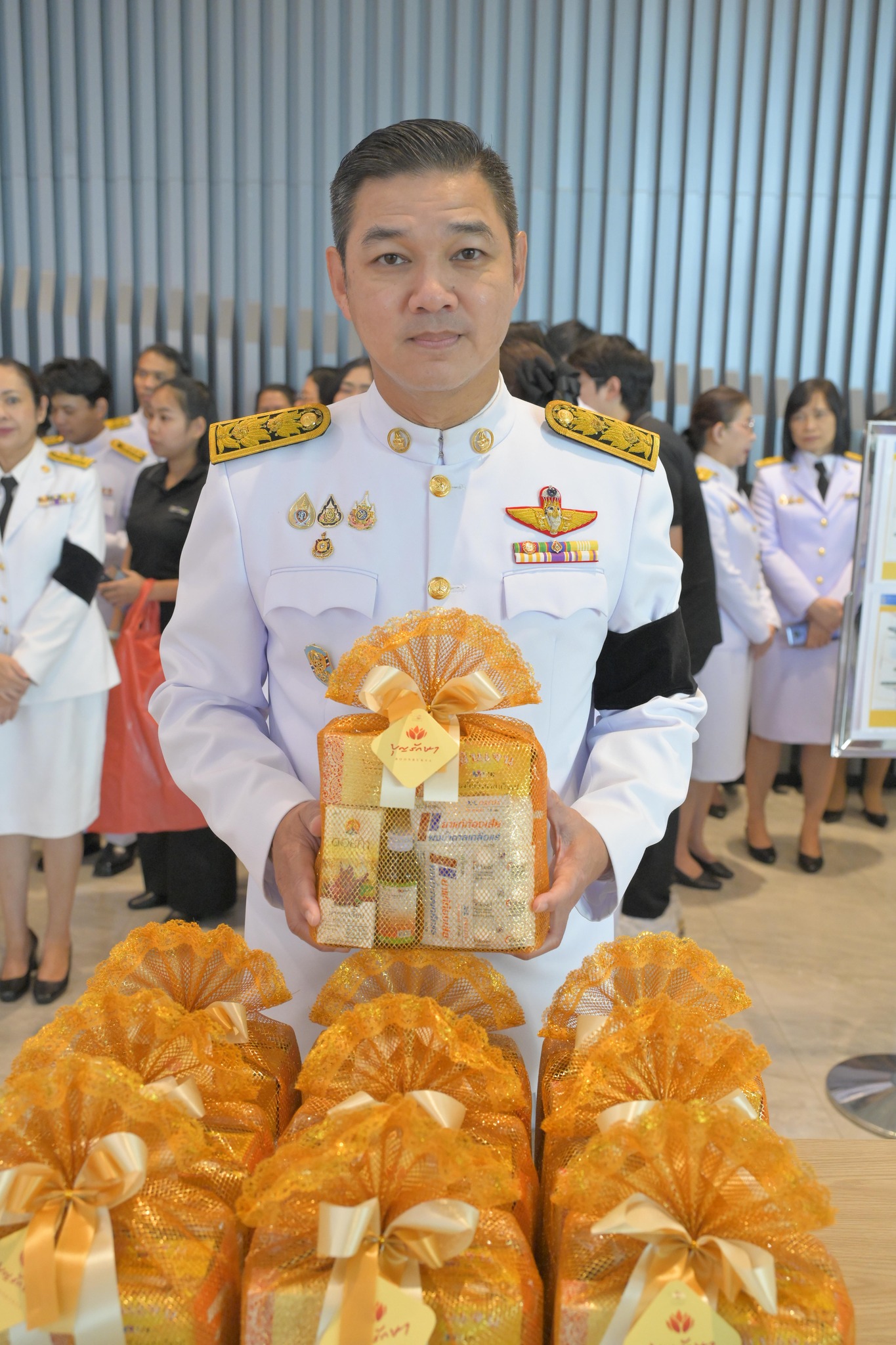 ร่วมพิธีบำเพ็ญกุศล