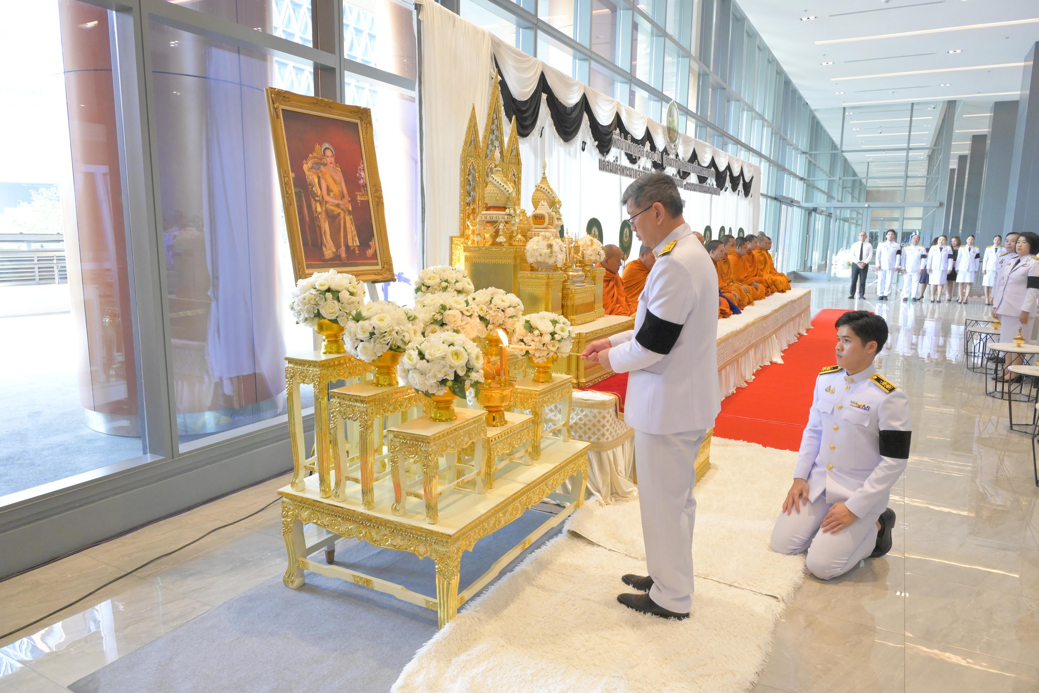 ร่วมพิธีบำเพ็ญกุศล