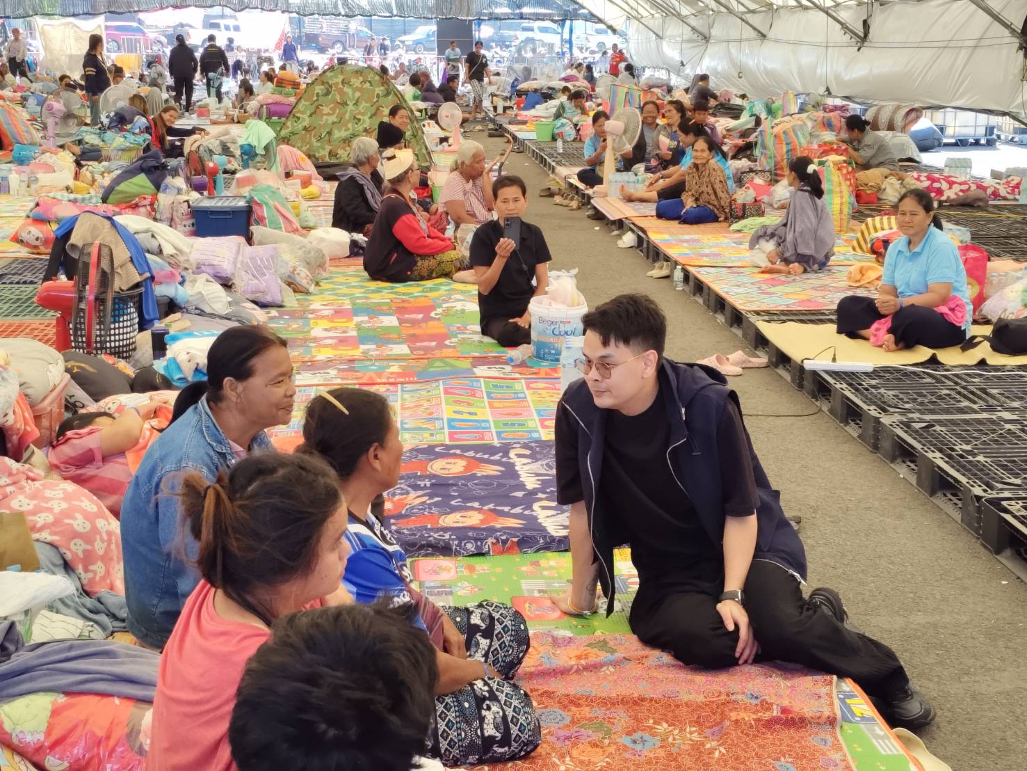 ลงพื้นที่ศูนย์พักพิงชั่วคราว