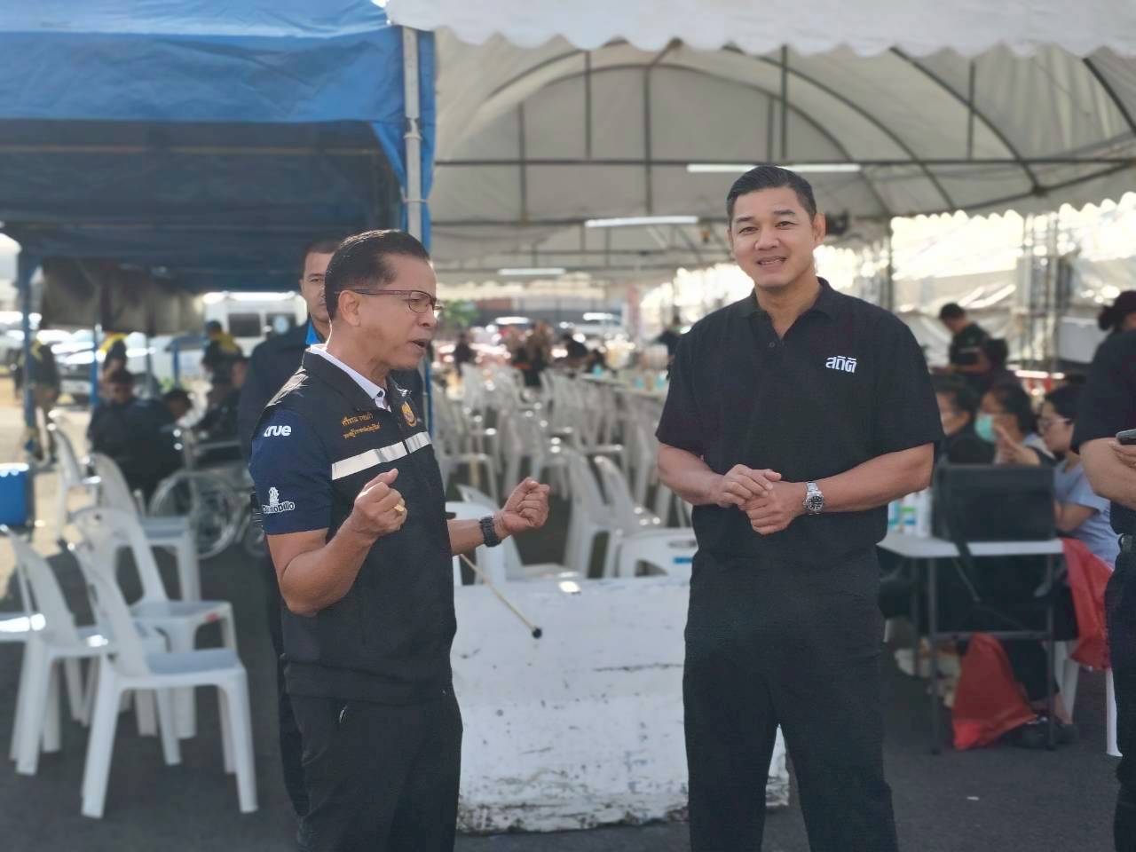 ลงพื้นที่ศูนย์พักพิงชั่วคราว