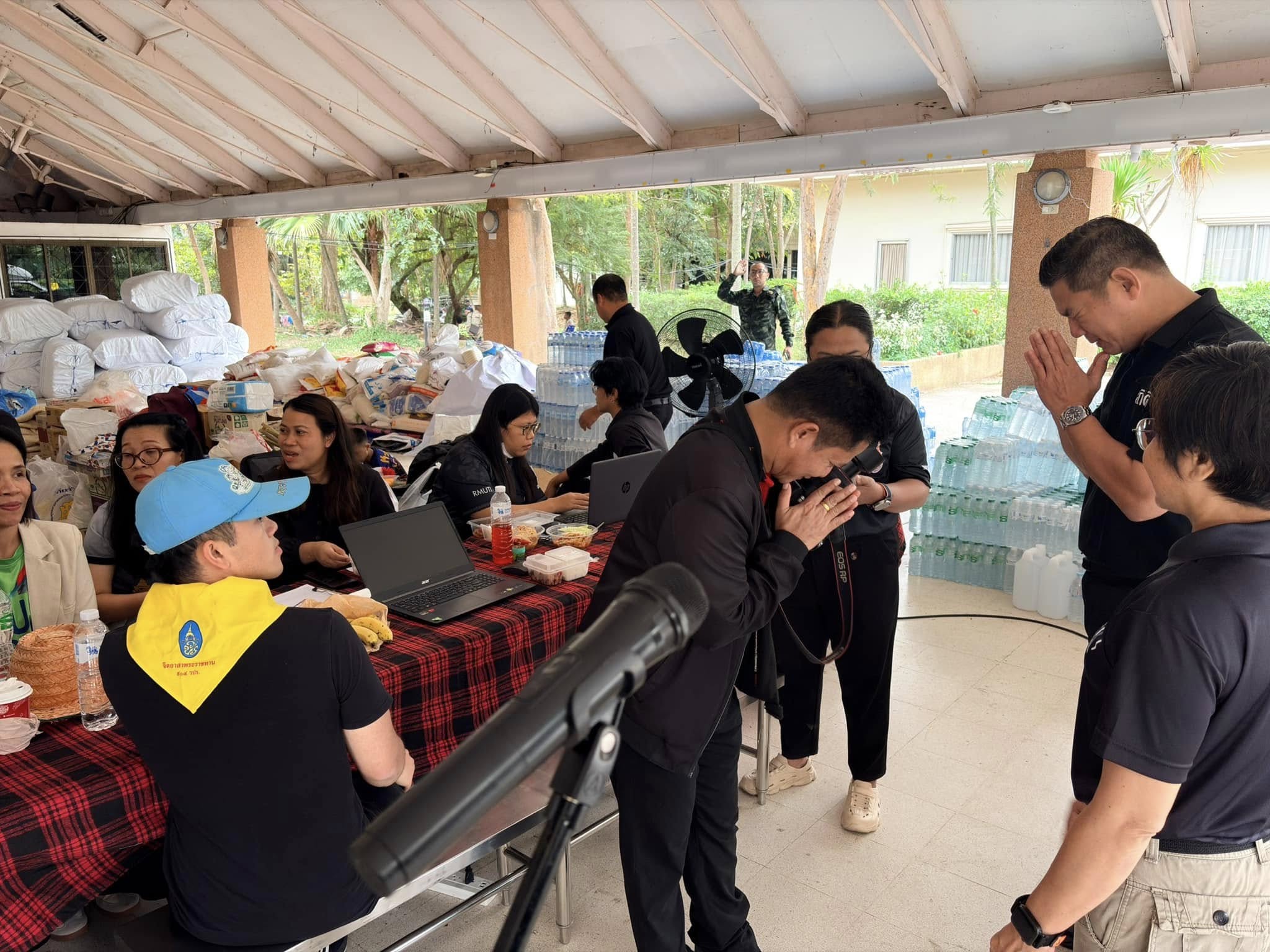 ศูนย์พักพิงชั่วคราว