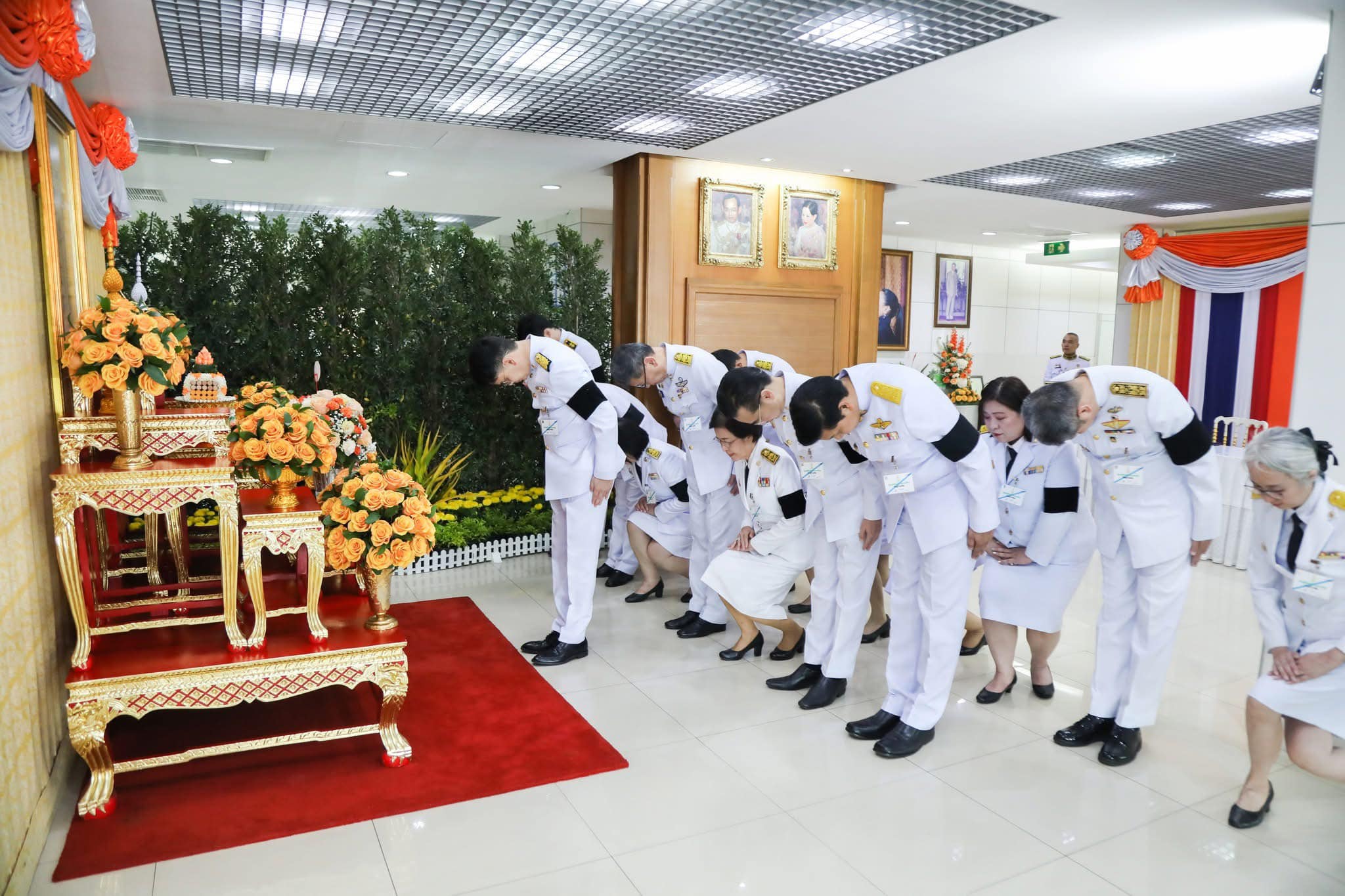 เข้าร่วมทูลเกล้าฯ ถวายแจกันดอกไม้