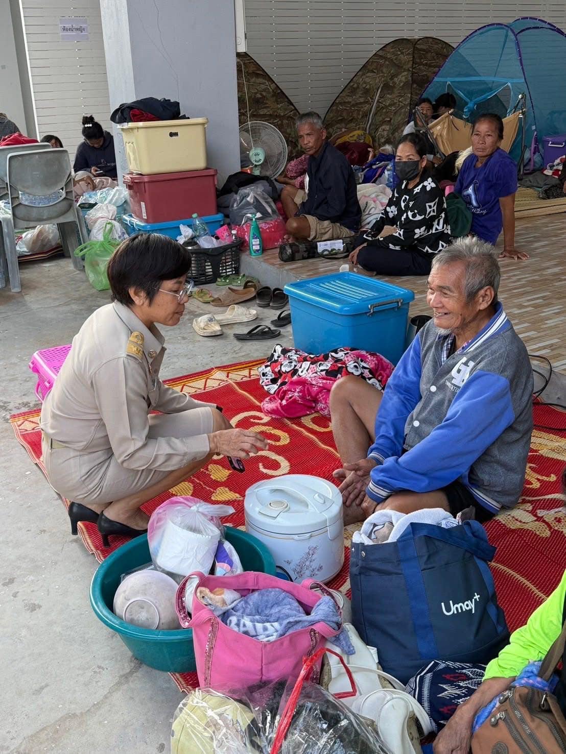 ศูนย์พักพิงชั่วคราว