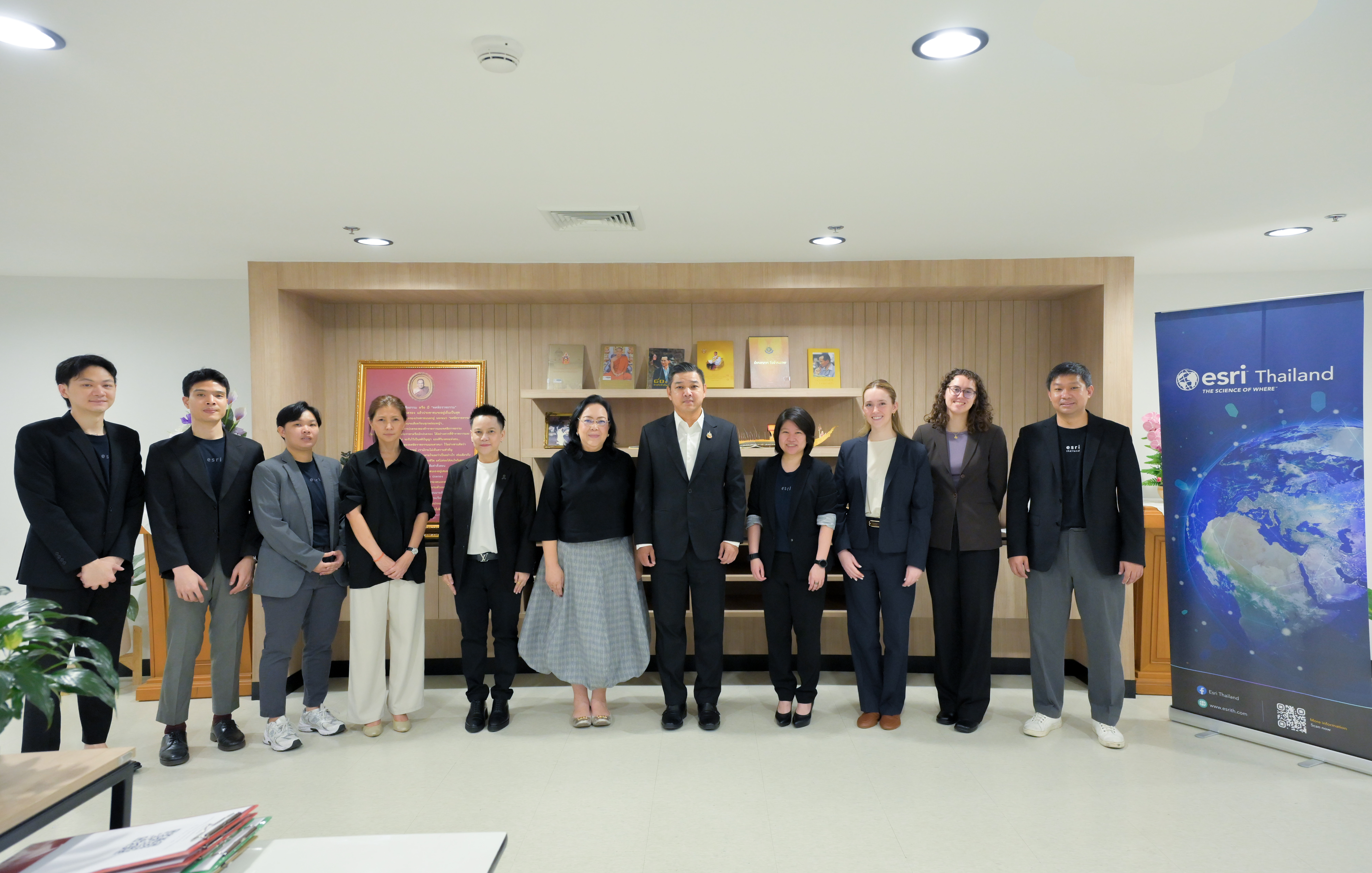 ประชุมหารือการประยุกต์ใช้เทคโนโลยี GIS สำหรับการขับเคลื่อนงานการจัดทำสำมะโนและสำรวจตัวอย่างของสำนักงานสถิติแห่งชาติ กับ บริษัทอีเอสอาร์ไอ (ประเทศไทย) จำกัด