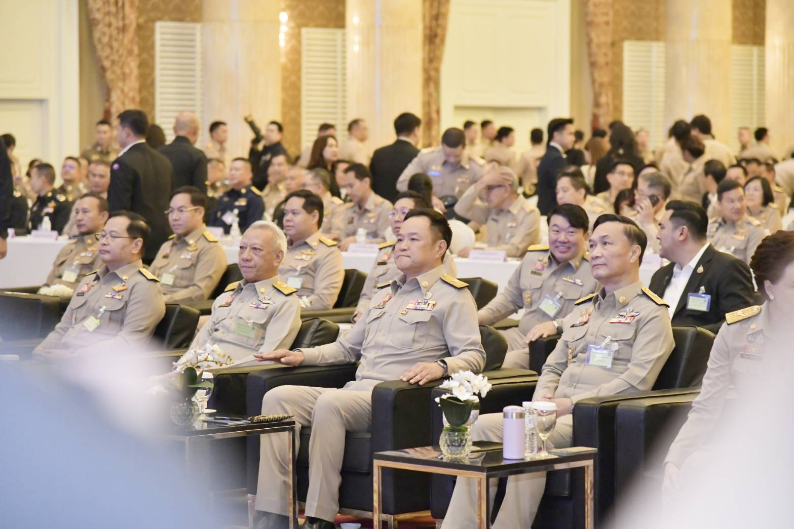 มอบนโยบาย