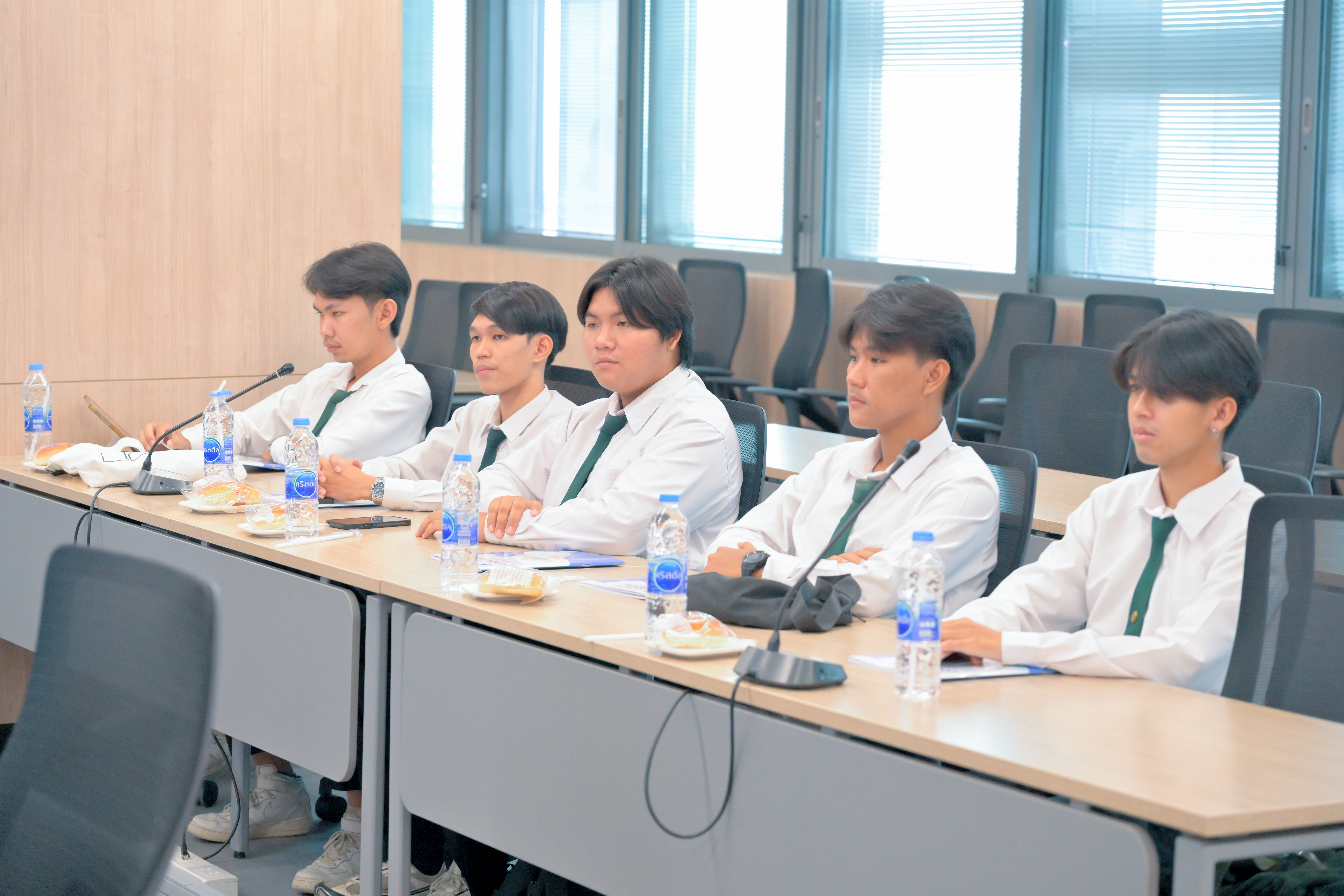 กิจกรรมศึกษาดูงานให้แก่คณาจารย์และนักศึกษาจากมหาวิทยาลัยราชภัฏวไลยอลงกรณ์ ในพระบรมราชูปถัมภ์