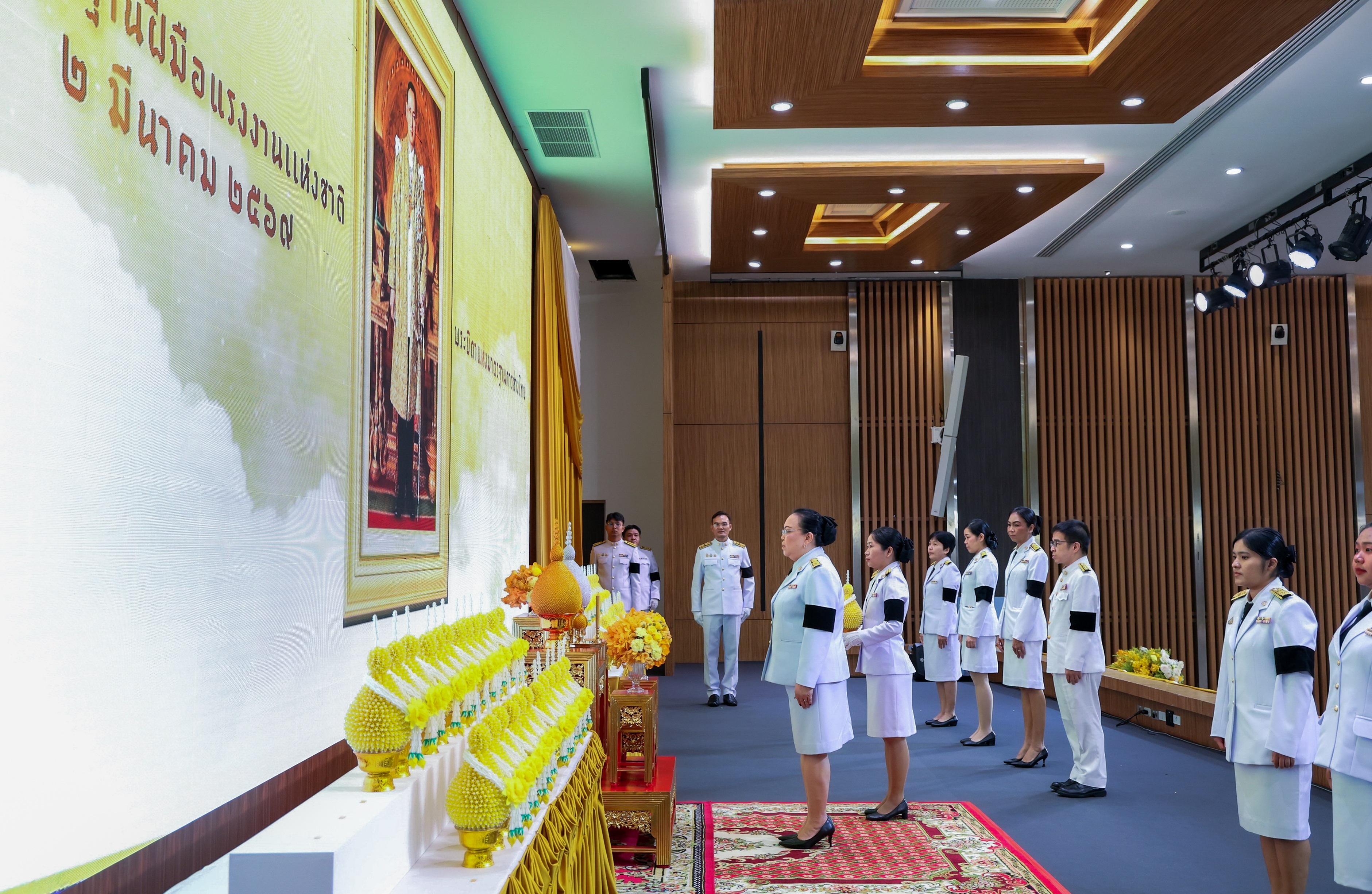 พิธีวางพานพุ่มถวายราชสักการะแด่พระบาทสมเด็จพระบรมชนกาธิเบศร มหาภูมิพลอดุลยเดช มหาราช บรมนาถบพิตร “พระบิดาแห่งมาตรฐานการช่างไทย”